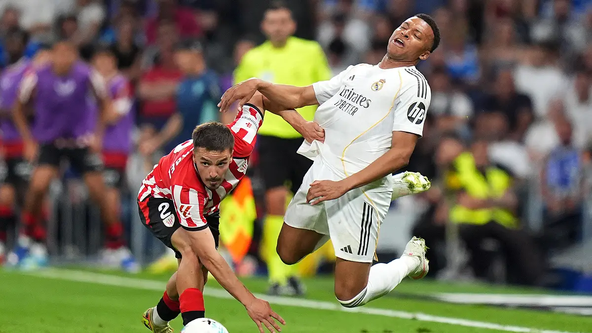 MADRID, SPAIN - MAY 23: Andoni Gorosabel of Athletic Club challenges Kylian Mbappe of Real Madrid during the LaLiga EA Sports match between Real Madrid CF and Athletic Club at Estadio Santiago Bernabeu on May 23, 2026 in Madrid, Spain. (Photo by Angel Martinez/Getty Images)