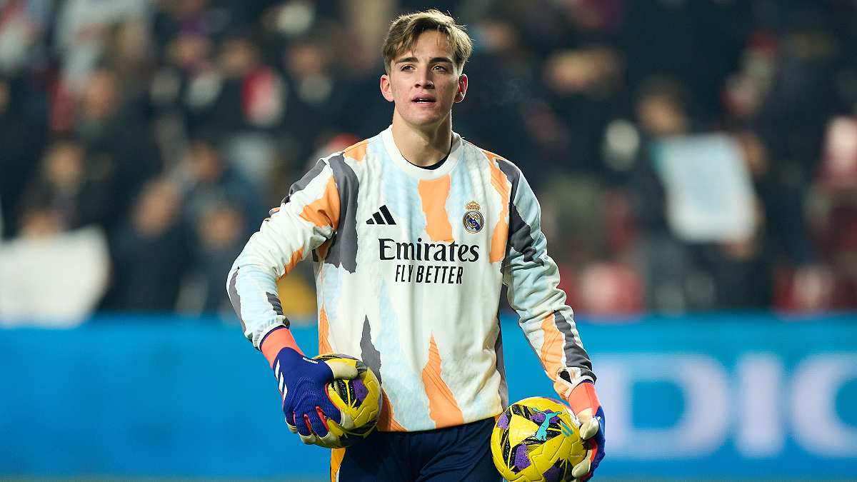 MADRID, SPAIN - DECEMBER 14: Sergio Mestre of Real Madrid warms up prior to the LaLiga match between Rayo Vallecano and Real Madrid CF at Estadio de Vallecas on December 14, 2024 in Madrid, Spain. (Photo by Angel Martinez/Getty Images)