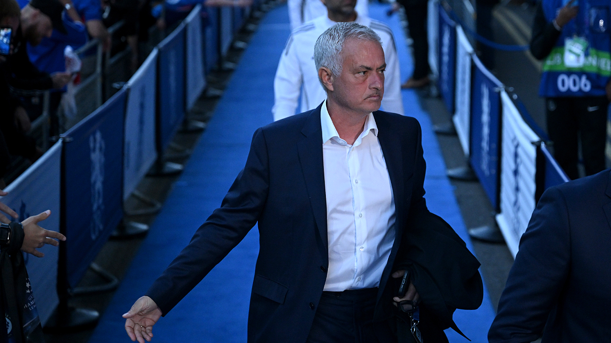 LONDON, ENGLAND - SEPTEMBER 30: Jose Mourinho, Head Coach of Benfica arrives at the stadium prior to the UEFA Champions League 2025/26 League Phase MD2 match between Chelsea FC and SL Benfica at Stamford Bridge on September 30, 2025 in London, England. (Photo by Mike Hewitt/Getty Images)