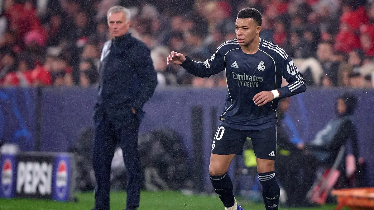 LISBON, PORTUGAL - JANUARY 28: Jose Mourinho, Head Coach of SL Benfica watches Kylian Mbappe of Real Madrid CF in action, during the UEFA Champions League 2025/26 League Phase MD8 match between SL Benfica and Real Madrid C.F. at Estadio Da Luz on January 28, 2026 in Lisbon, Portugal. (Photo by Jose Manuel Alvarez Rey/Getty Images)