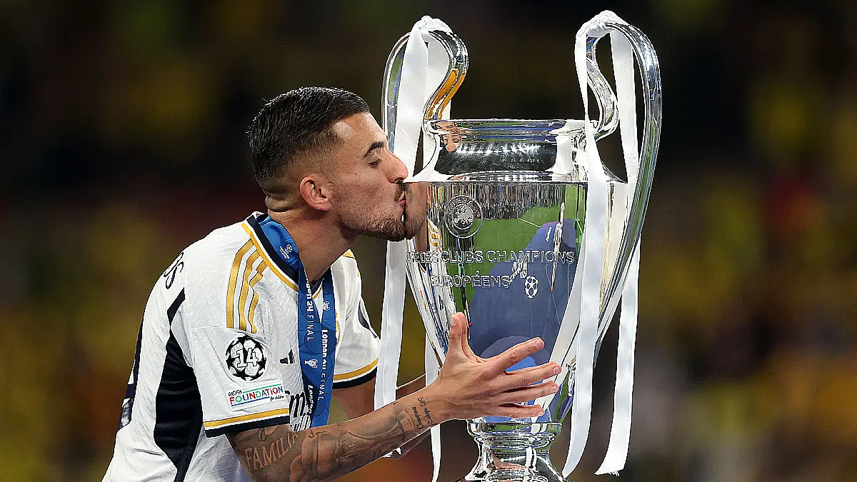 LONDON, ENGLAND - JUNE 01: Dani Ceballos of Real Madrid kisses the UEFA Champions League Trophy after his team's victory in the UEFA Champions League 2023/24 Final match between Borussia Dortmund and Real Madrid CF at Wembley Stadium on June 01, 2024 in London, England. (Photo by Lars Baron/Getty Images)
