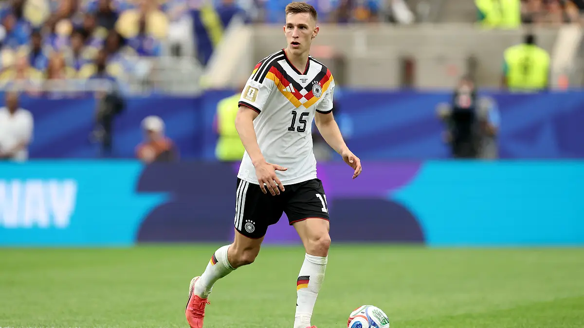 HOUSTON, TEXAS – 14 JUIN : Nico Schlotterbeck (Allemagne) court avec le ballon lors du match de la Coupe du Monde de la FIFA 2026, comptant pour le Groupe E, opposant l’Allemagne à Curaçao au Houston Stadium le 14 juin 2026 à Houston, au Texas. (Photo : Alexander Hassenstein/Getty Images)