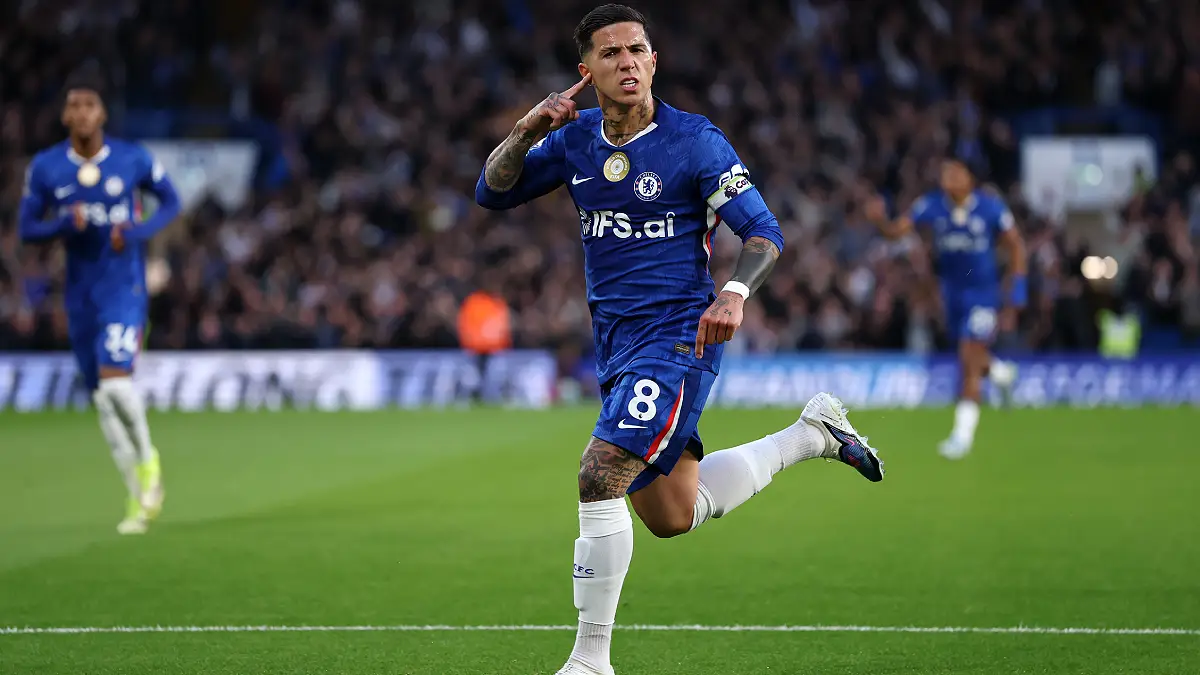 LONDRES, ANGLETERRE – 19 MAI : Enzo Fernandez (Chelsea) célèbre le premier but de son équipe lors du match de Premier League opposant Chelsea à Tottenham Hotspur à Stamford Bridge le 19 mai 2026 à Londres, en Angleterre. (Photo : Justin Setterfield/Getty Images)