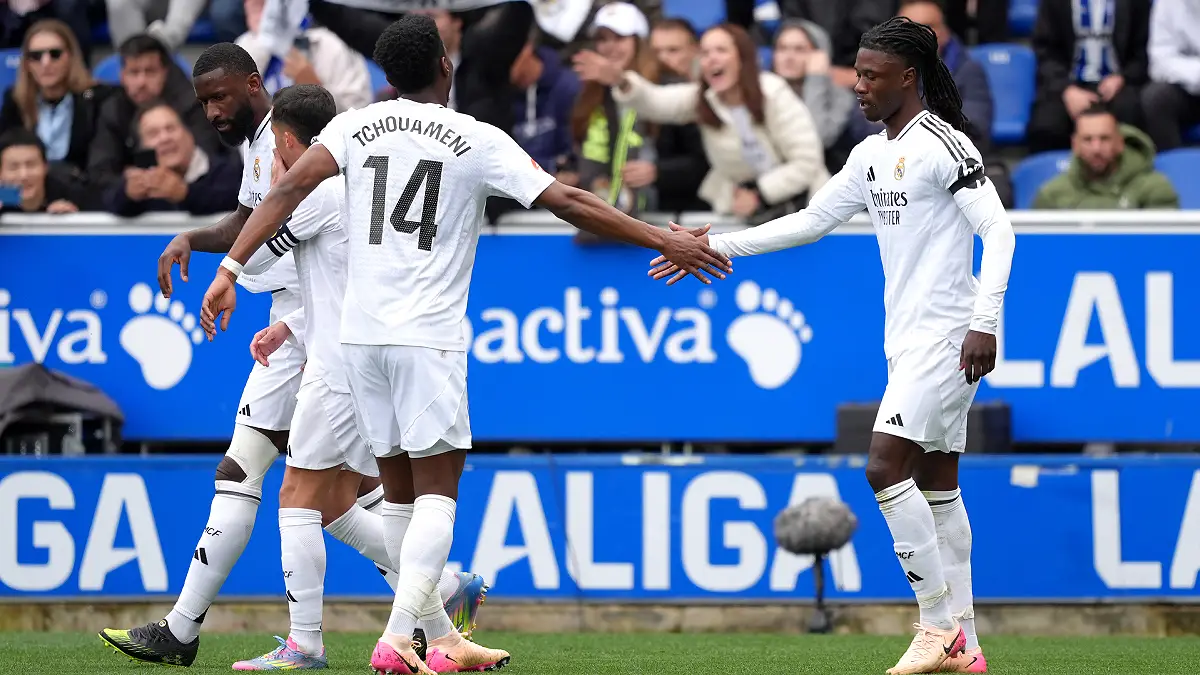 VITORIA-GASTEIZ, SPAIN - APRIL 13: Eduardo Camavinga of Real Madrid celebrates scoring his team's first goal with teammate Aurelien Tchouameni during the LaLiga match between Deportivo Alaves and Real Madrid CF at Estadio de Mendizorroza on April 13, 2025 in Vitoria-Gasteiz, Spain. (Photo by Juan Manuel Serrano Arce/Getty Images)