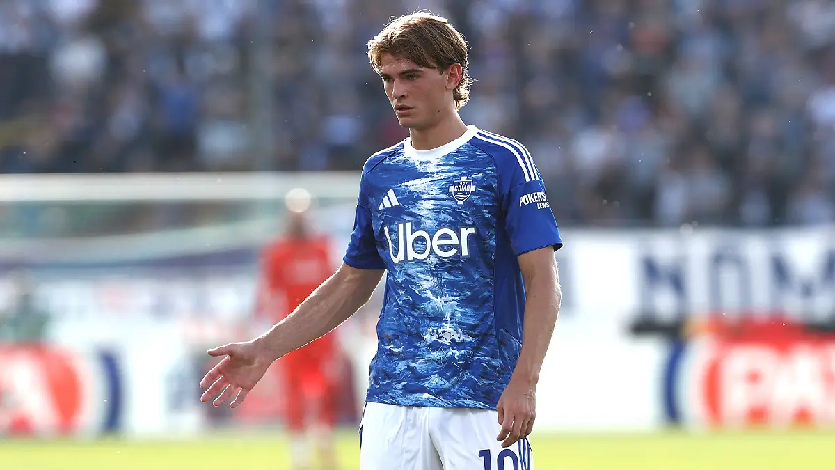 COMO, ITALY - MAY 02: Nico Paz of Como 1907 looks on during the Serie A match between Como 1907 and SSC Napoli at Giuseppe Sinigaglia Stadium on May 02, 2026 in Como, Italy. (Photo by Marco Luzzani/Getty Images)