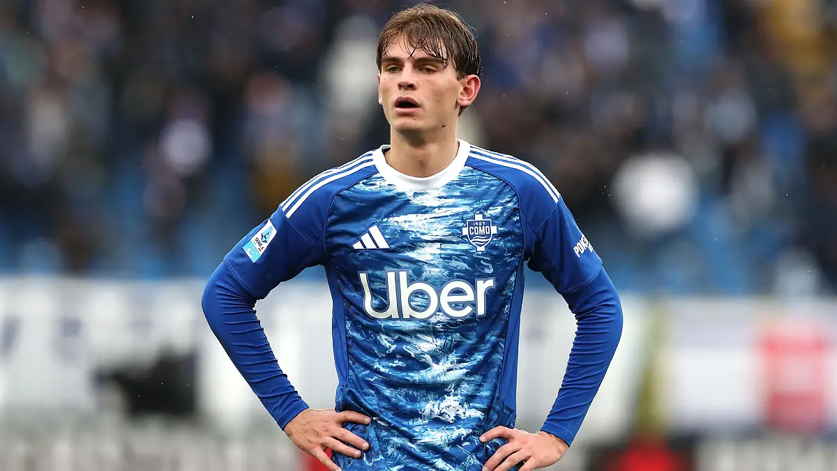 COMO, ITALY - FEBRUARY 14: Nico Paz of Como 1907 looks on during the Serie A match between Como 1907 and ACF Fiorentina at Giuseppe Sinigaglia Stadium on February 14, 2026 in Como, Italy. (Photo by Marco Luzzani/Getty Images)