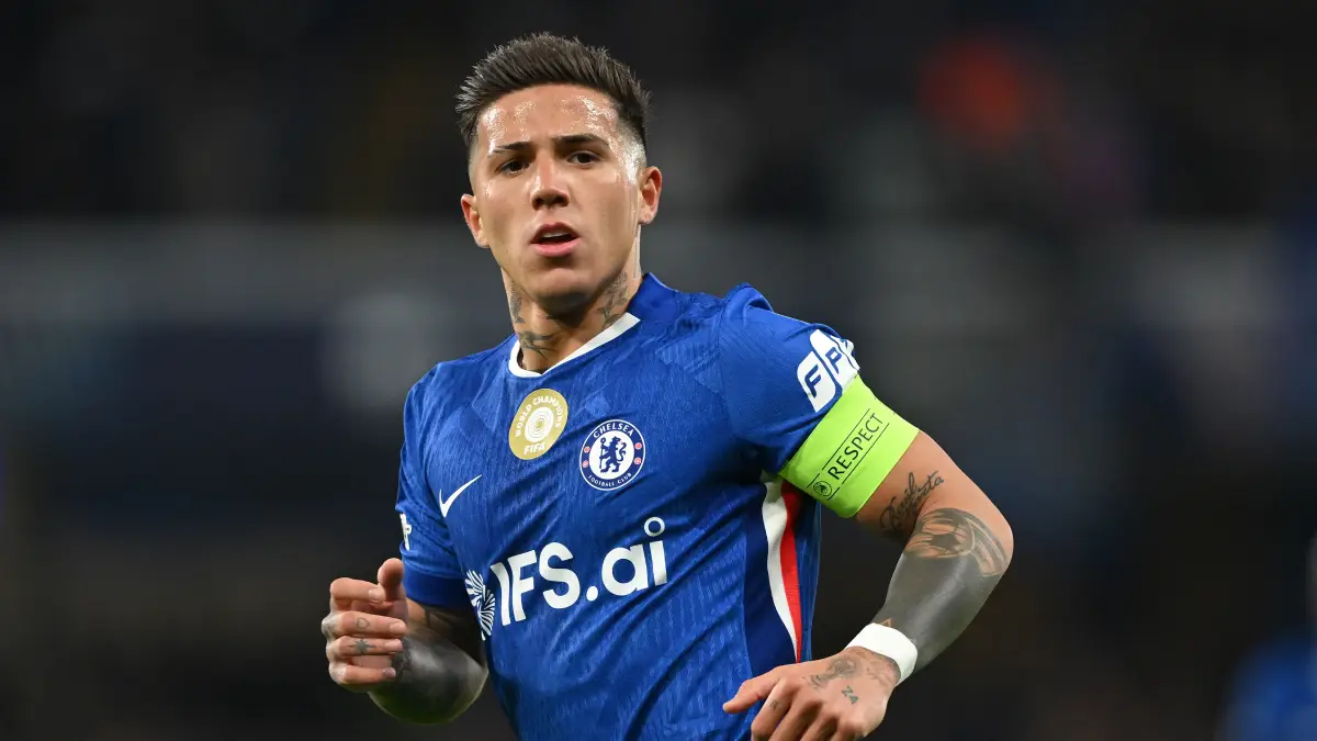 LONDRES, ANGLETERRE – 17 MARS : Enzo Fernandez (Chelsea) en action lors du match retour des huitièmes de finale de l’UEFA Champions League 2025/26 opposant Chelsea FC au Paris Saint-Germain FC à Stamford Bridge le 17 mars 2026 à Londres, en Angleterre. (Photo : Mike Hewitt/Getty Images)