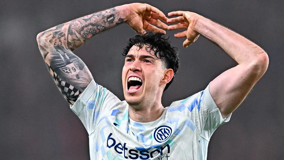 GENOA, ITALY - DECEMBER 14: Alessandro Bastoni of Inter celebrates after the Serie A match between Genoa CFC and FC Internazionale at Luigi Ferraris Stadium on December 14, 2025 in Genoa, Italy. (Photo by Simone Arveda/Getty Images)