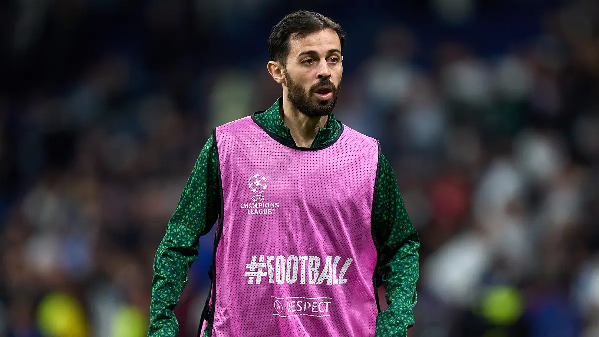 MADRID, SPAIN - MARCH 11: Bernardo Silva of Manchester City warms up prior to the UEFA Champions League 2025/26 Round of 16 First Leg match between Real Madrid CF and Manchester City FC at Estadio Santiago Bernabeu on March 11, 2026 in Madrid, Spain. (Photo by Angel Martinez/Getty Images)