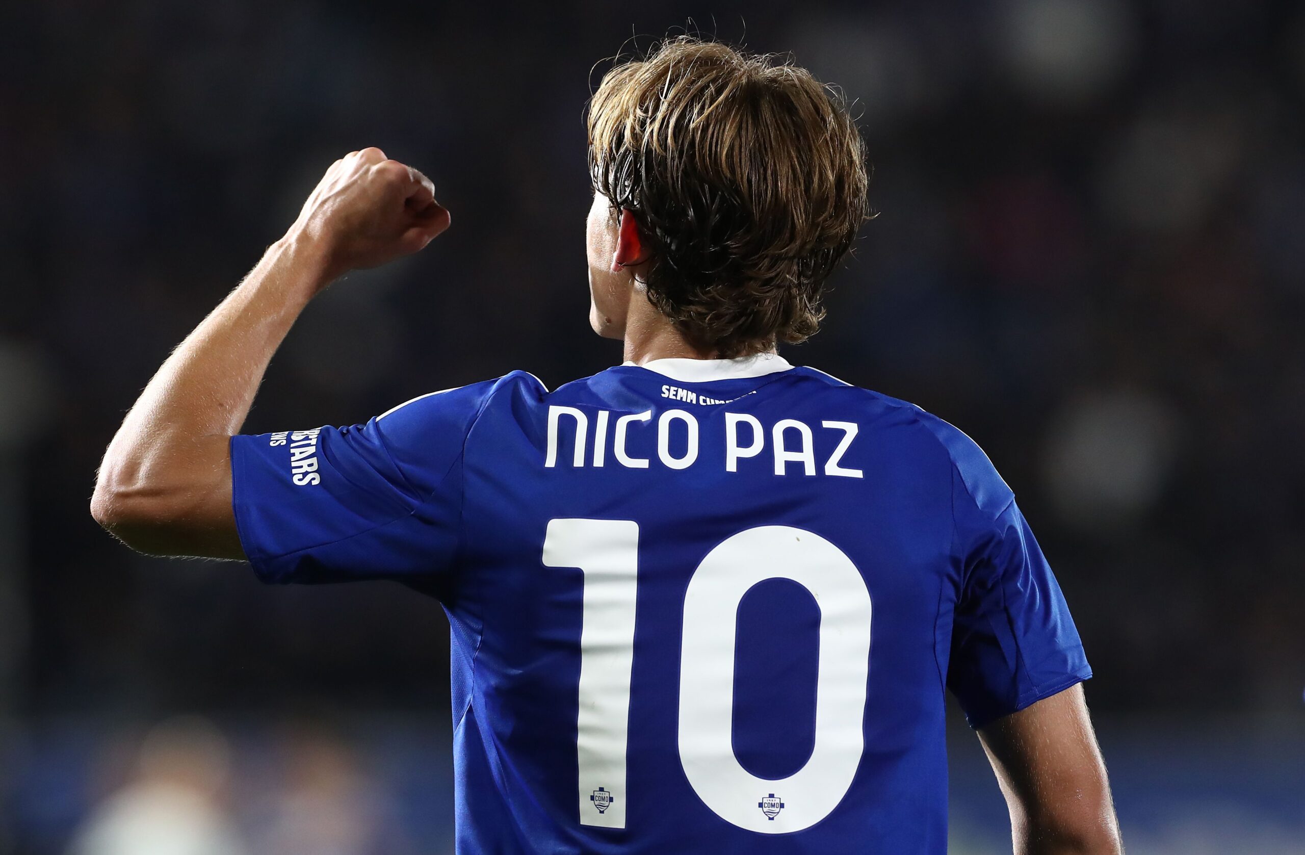 COME, ITALIE – 12 AVRIL : Nico Paz (Côme 1907) célèbre son but, le deuxième de son équipe, lors du match de Serie A opposant Côme 1907 à l’Inter Milan au stade Giuseppe Sinigaglia le 12 avril 2026 à Côme, en Italie. (Photo : Marco Luzzani/Getty Images)