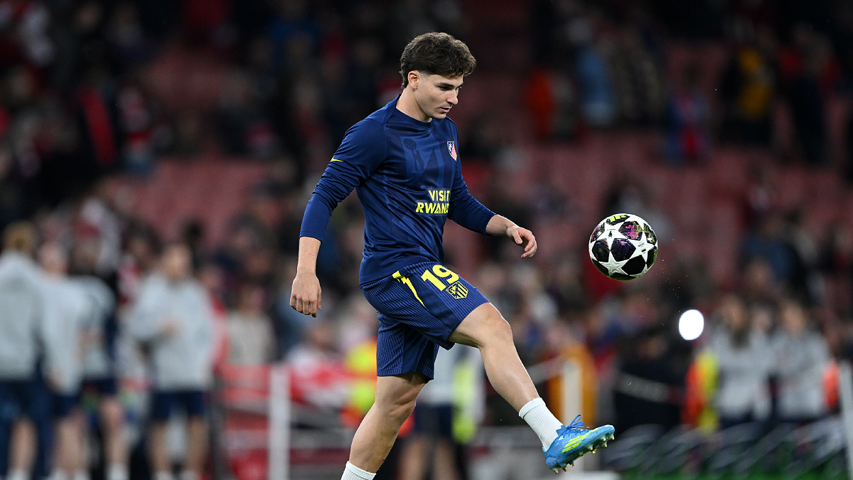 LONDON, ENGLAND - MAY 05: Julian Alvarez of Atletico de Madrid warms up prior to the UEFA Champions League 2025/26 Semi Final Second Leg match between Arsenal FC and Atletico de Madrid at Arsenal Stadium on May 05, 2026 in London, England. (Photo by Shaun Botterill/Getty Images)