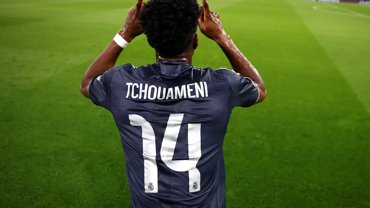 MANCHESTER, ANGLETERRE – 17 MARS : Aurélien Tchouameni du Real Madrid fait un geste avant le match retour des huitièmes de finale de l’UEFA Champions League 2025/26 entre Manchester City FC et le Real Madrid CF au City of Manchester Stadium le 17 mars 2026 à Manchester, en Angleterre. (Photo : Carl Recine/Getty Images)