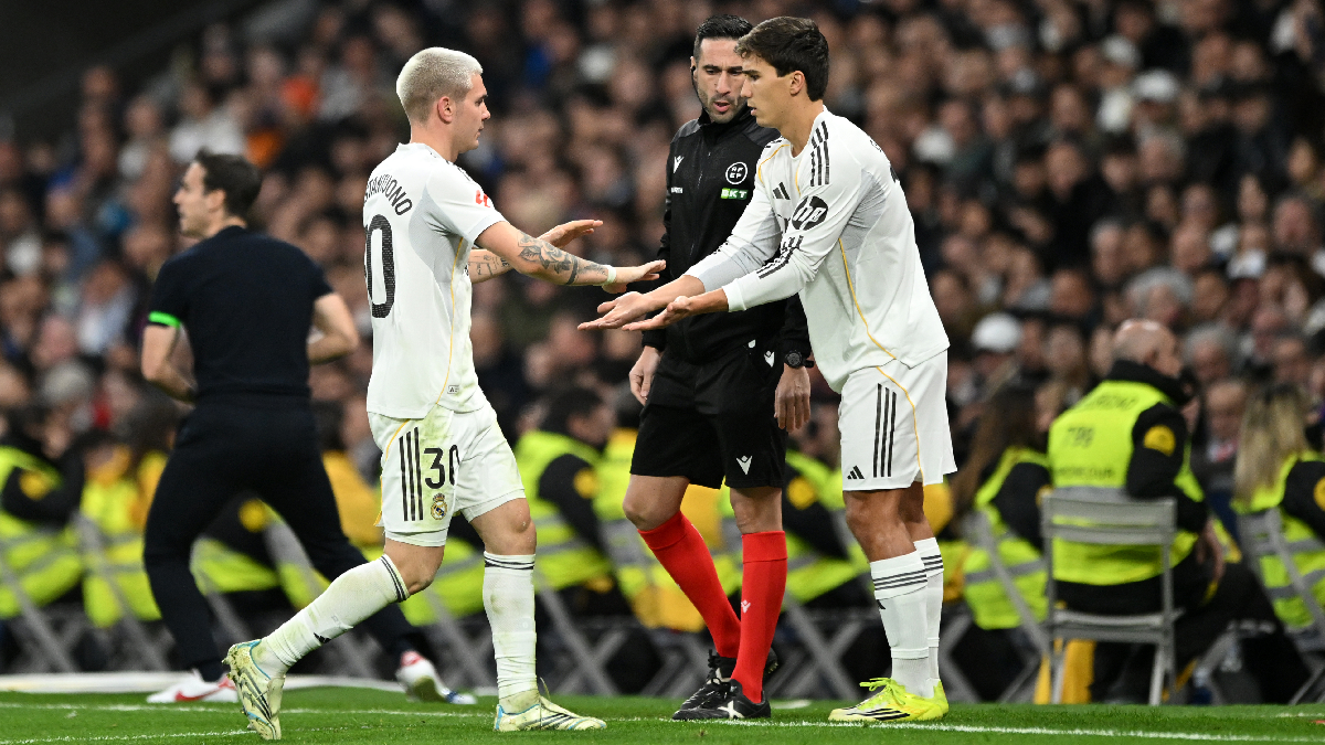 MADRID, SPAIN - FEBRUARY 01: Franco Mastantuono of Real Madrid high fives teammate Gonzalo Garcia after being substituted off during the LaLiga EA Sports match between Real Madrid CF and Rayo Vallecano de Madrid at Estadio Santiago Bernabeu on February 01, 2026 in Madrid, Spain. (Photo by Denis Doyle/Getty Images)