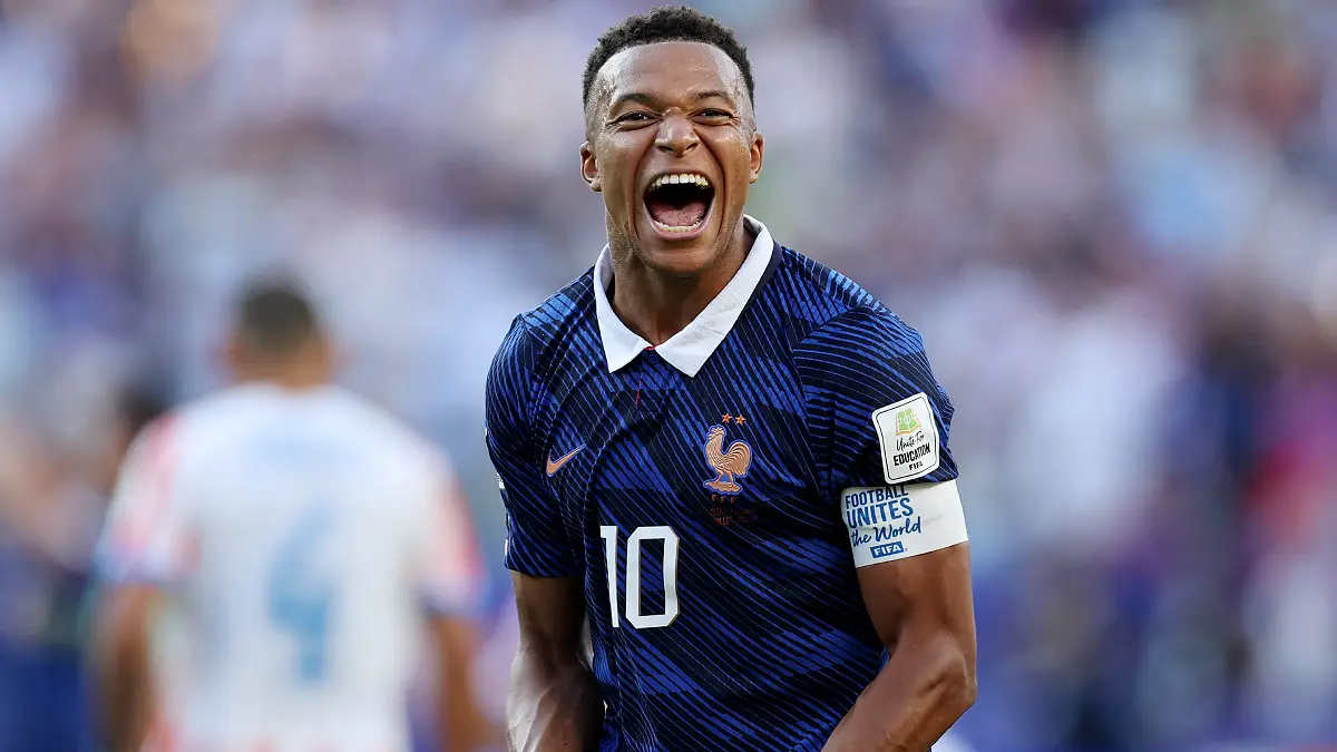 PHILADELPHIA, PENNSYLVANIA - JULY 04: Kylian Mbappe #10 of France celebrates the team's 1-0 victory in the FIFA World Cup 2026 Round of 16 match between Paraguay and France at Philadelphia Stadium on July 04, 2026 in Philadelphia, Pennsylvania. (Photo by Buda Mendes/Getty Images)