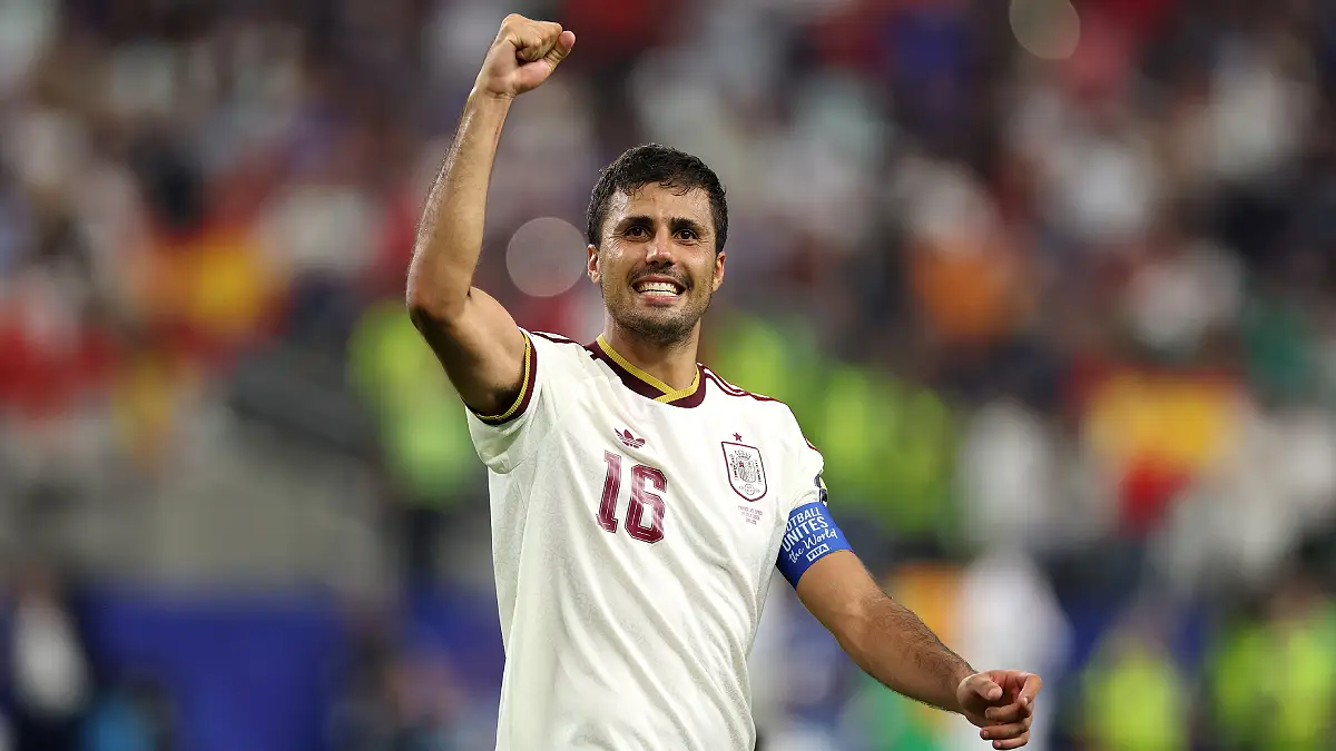 ARLINGTON, TEXAS - JULY 14: Rodri #16 of Spain applauds fans after the 2-0 victory during the FIFA World Cup 2026 Semi Final match between France and Spain at Dallas Stadium on July 14, 2026 in Arlington, Texas. (Photo by Florencia Tan Jun/Getty Images)