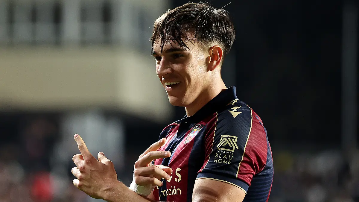 MADRID, SPAIN - MARCH 16: Carlos Espi of Levante UD celebrates scoring his team's first goal during the LaLiga EA Sports match between Rayo Vallecano de Madrid and Levante UD at Estadio de Vallecas on March 16, 2026 in Madrid, Spain. (Photo by Florencia Tan Jun/Getty Images)