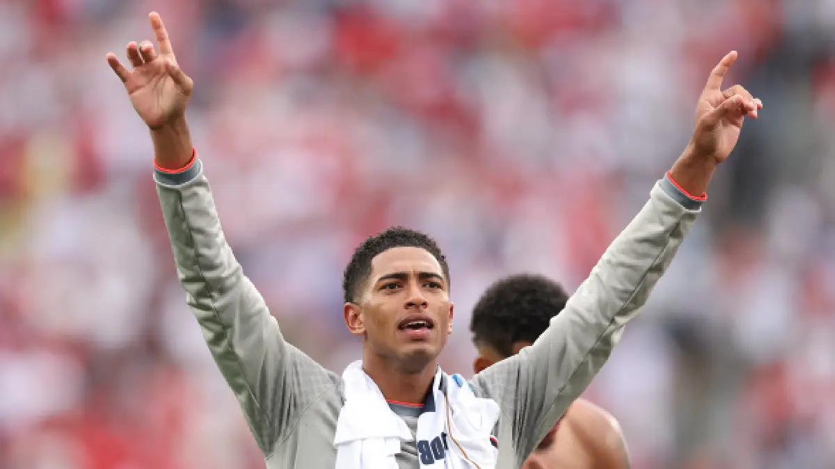 EAST RUTHERFORD, NEW JERSEY - JUNE 27: Jude Bellingham #10 of England applauds fans after the 2-0 win during the FIFA World Cup 2026 Group L match between Panama and England at New York New Jersey Stadium on June 27, 2026 in East Rutherford, New Jersey. (Photo by Justin Setterfield/Getty Images)