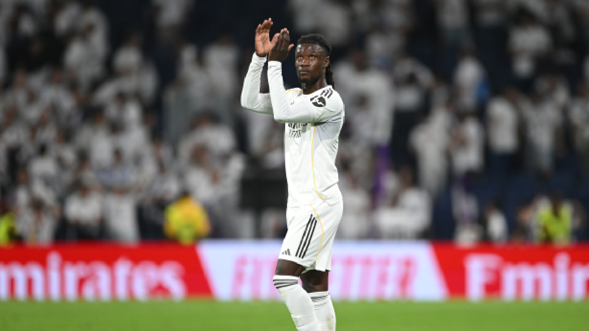 MADRID, SPAIN - APRIL 21: Eduardo Camavinga of Real Madrid applauds the fans following the LaLiga EA Sports match between Real Madrid CF and Deportivo Alaves at Estadio Santiago Bernabeu on April 21, 2026 in Madrid, Spain. (Photo by Denis Doyle/Getty Images)