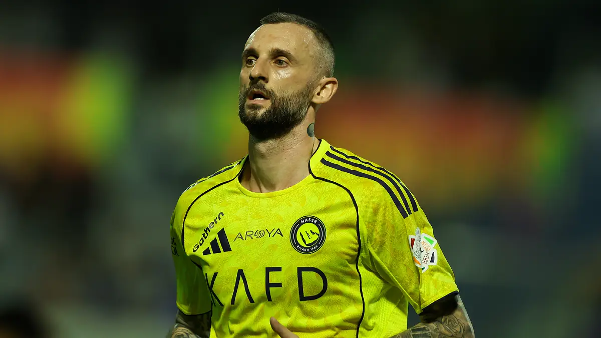 AL DAMMAM, ARABIE SAOUDITE – 3 MAI : Marcelo Brozovic (Al Nassr) observe le match de championnat saoudien professionnel opposant Al Qadsiah à Al Nassr au stade Prince Mohamed bin Fahd le 3 mai 2026 à Al Dammam, en Arabie saoudite. (Photo : Yasser Bakhsh/Getty Images)