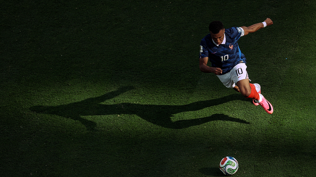 EAST RUTHERFORD, NEW JERSEY - JUNE 30: (EDITOR'S NOTE: Tonal effects have been applied to this image) Kylian Mbappe #10 of France during the FIFA World Cup 2026 Round Of 32 match between France and Sweden at New York New Jersey Stadium on June 30, 2026 in East Rutherford, New Jersey. (Photo by Justin Setterfield/Getty Images)