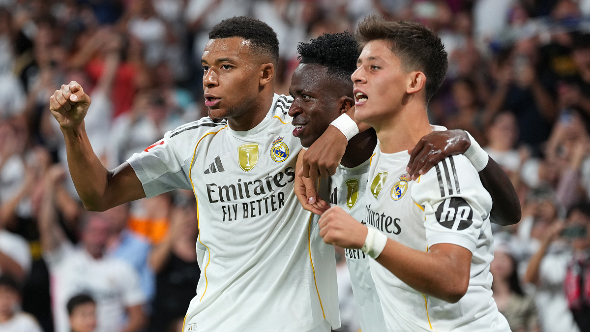 MADRID, SPAIN - AUGUST 30: Vinicius Junior of Real Madrid celebrates scoring his team's second goal with teammates Kylian Mbappe and Arda Gueler during the LaLiga EA Sports match between Real Madrid CF and RCD Mallorca at Estadio Santiago Bernabeu on August 30, 2025 in Madrid, Spain. (Photo by Angel Martinez/Getty Images)