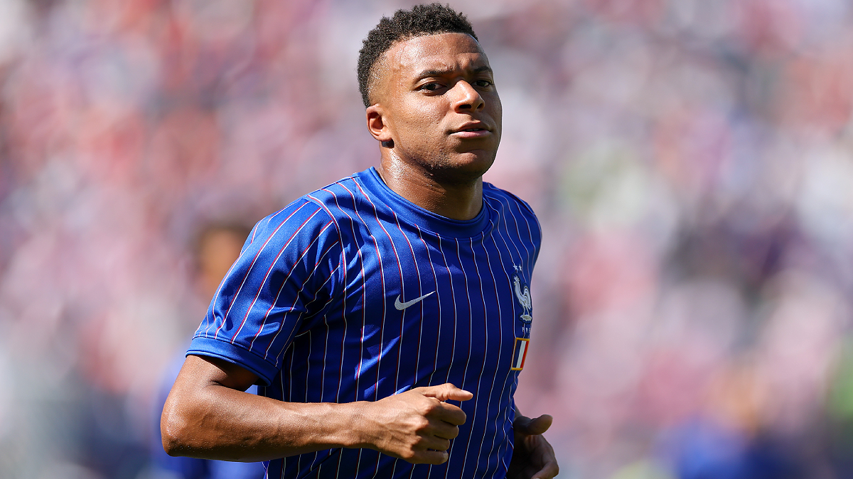 PHILADELPHIA, PENNSYLVANIA - JULY 04: Kylian Mbappe #10 of France warms up before the FIFA World Cup 2026 Round of 16 match between Paraguay and France at Philadelphia Stadium on July 04, 2026 in Philadelphia, Pennsylvania. (Photo by Dan Mullan/Getty Images)