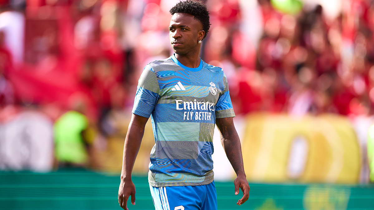 SEVILLE, SPAIN - MAY 17: Vinicius Junior of Real Madrid warms up prior to the LaLiga EA Sports match between Sevilla FC and Real Madrid CF at Estadio Ramon Sanchez Pizjuan on May 17, 2026 in Seville, Spain. (Photo by Fran Santiago/Getty Images)