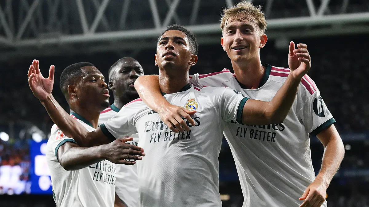 BARCELONA, SPAIN - AUGUST 22: Jude Bellingham of Real Madrid celebrates scoring his team’s first goal with Dean Huijsen during the LaLiga EA Sports 2026/27 match between RCD Espanyol de Barcelona and Real Madrid at RCDE Stadium on August 22, 2026 in Barcelona, Spain. (Photo by David Ramos/Getty Images)