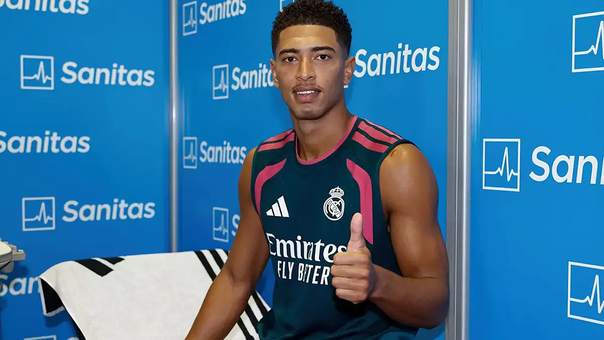 Jude Bellingham vient de finir sa visite médicale. Il est prêt à reprendre l'entraînement (realmadrid.com)