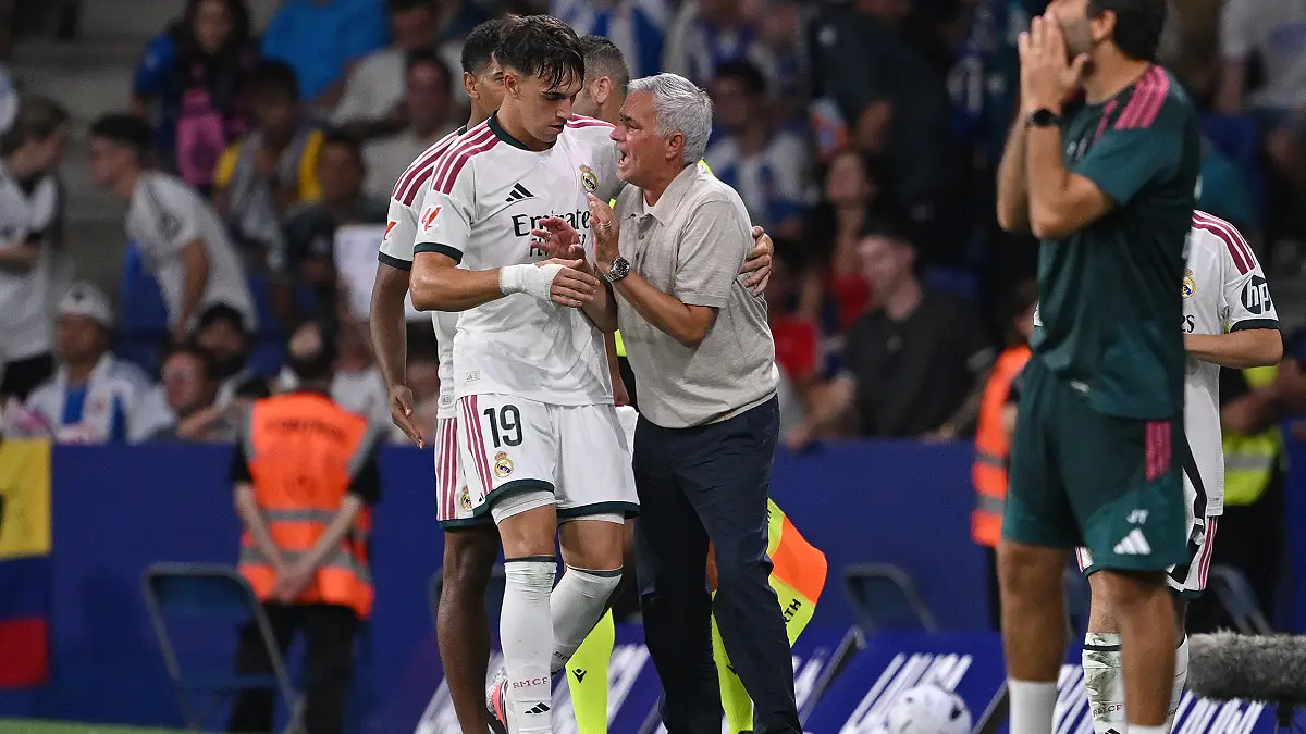 BARCELONA, SPAIN - AUGUST 22: Carlos Espi of Real Madrid celebrates scoring his team’s second goal with Jose Mourinho, Head Coach of Real Madrid during the LaLiga EA Sports 2026/27 match between RCD Espanyol de Barcelona and Real Madrid at RCDE Stadium on August 22, 2026 in Barcelona, Spain. (Photo by David Ramos/Getty Images)