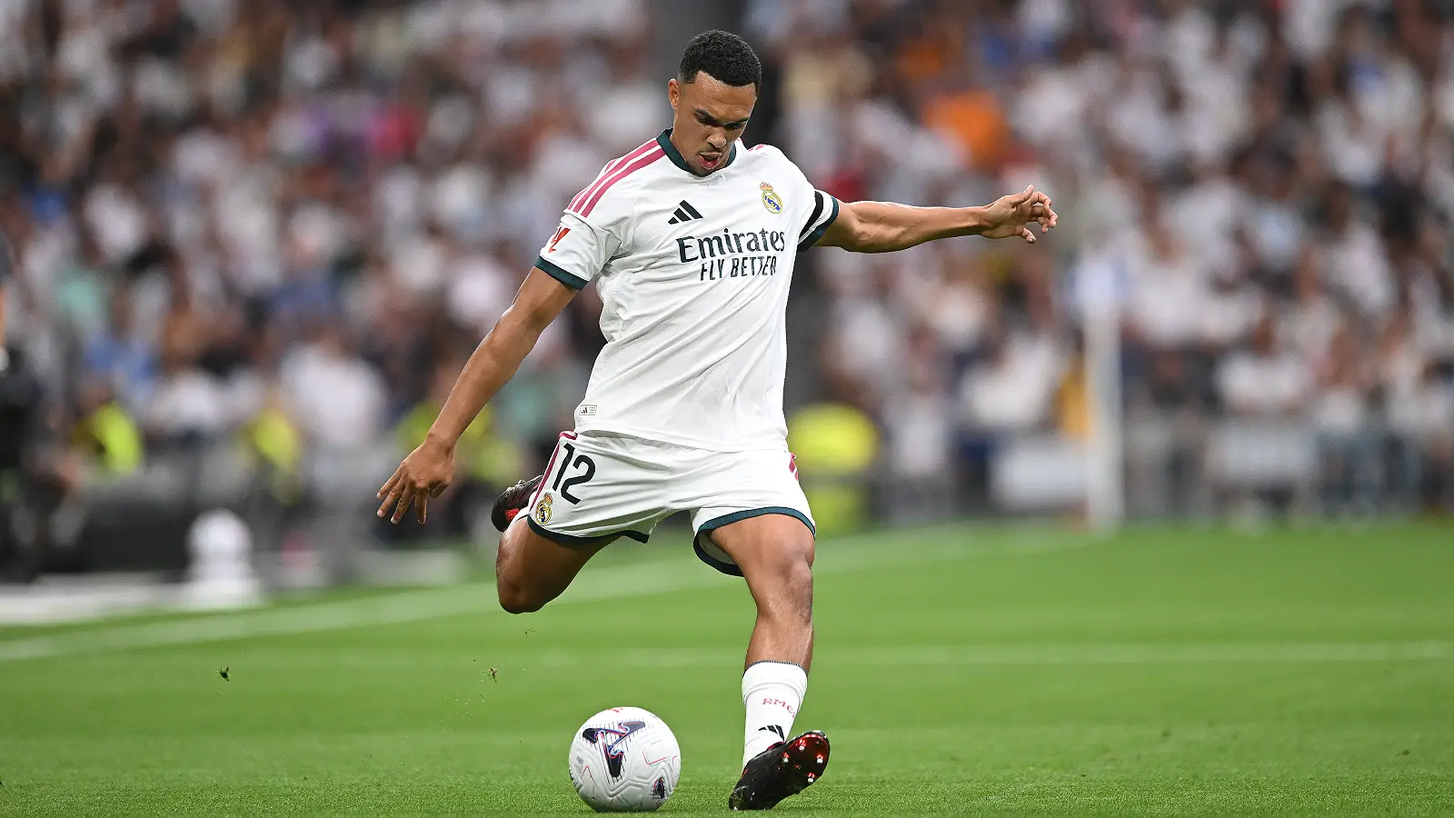 MADRID, SPAIN - AUGUST 30: Trent Alexander-Arnold of Real Madrid passes the ball during the LaLiga EA Sports 2026/27 match between Real Madrid and Malaga CF at Estadio Santiago Bernabeu on August 30, 2026 in Madrid, Spain. (Photo by Denis Doyle/Getty Images)