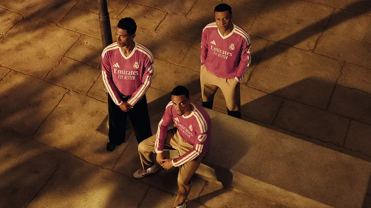 Mbappé, Bellingham et Alexander-Arnold dans le nouveau maillot third du Real Madrid (realmadrid.com)