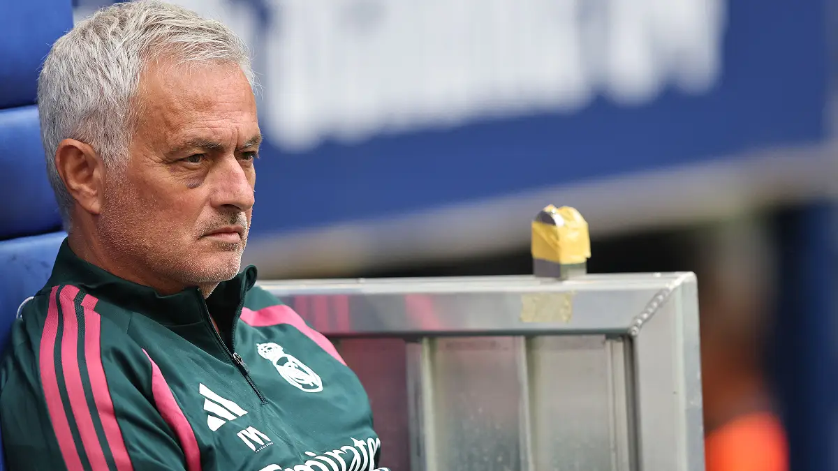 José Mourinho sur son banc lors du dernier match de pré-saison face à Schalke 04 (Christof Koepsel/Getty Images)