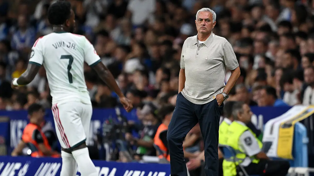 BARCELONA, SPAIN - AUGUST 22: Jose Mourinho, Head Coach of Real Madrid looks on Vinicius Jr during the LaLiga EA Sports 2026/27 match between RCD Espanyol de Barcelona and Real Madrid at RCDE Stadium on August 22, 2026 in Barcelona, Spain. (Photo by David Ramos/Getty Images)