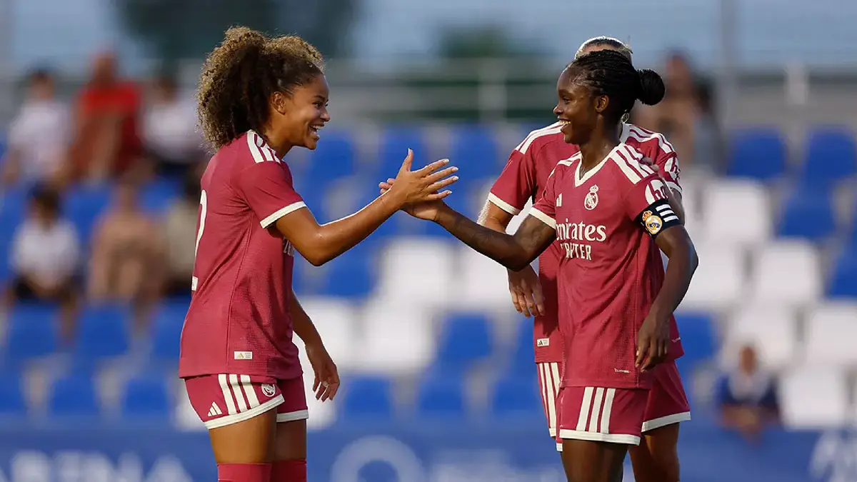 Felicia Schröder et Linda Caicedo, toutes les deux buteuses, célèbrent la victoire du Real Madrid face aux Spurs (realmadrid.com)