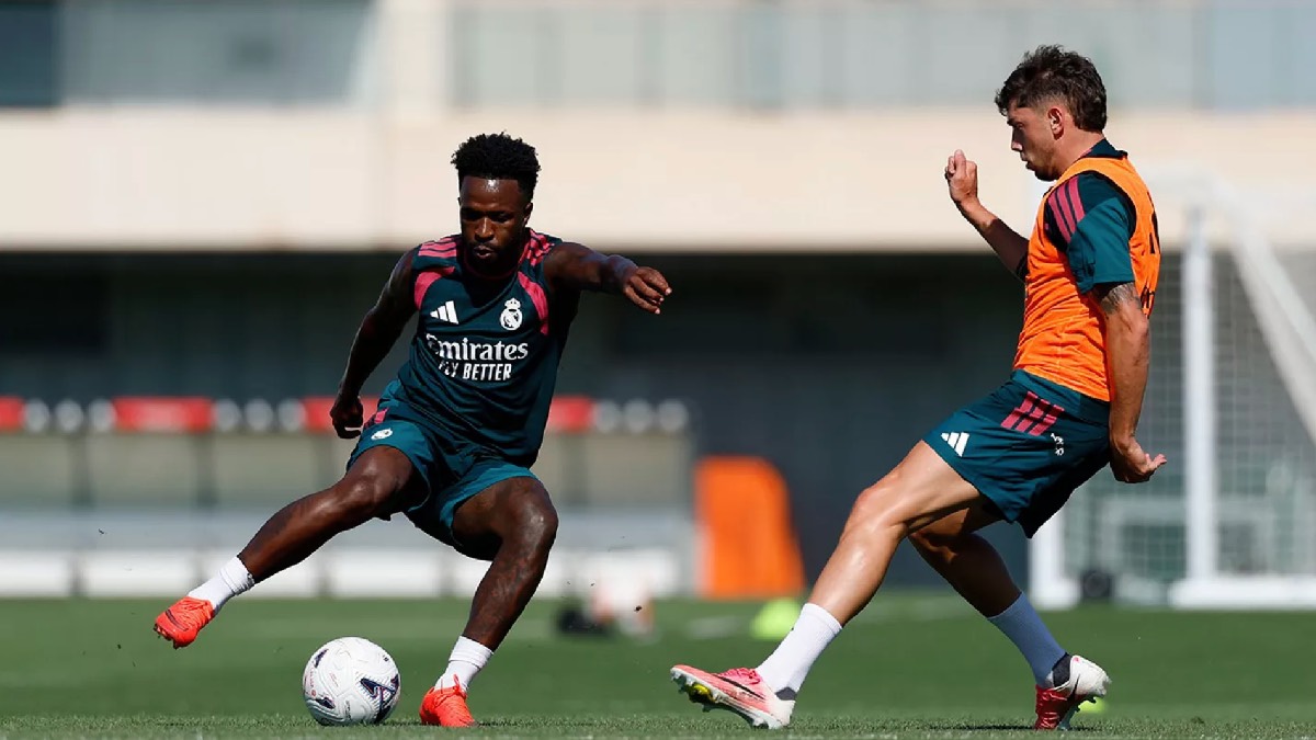 Retour de Vinicius Jr à l'entraînement face à Valverde (RealMadrid.com)