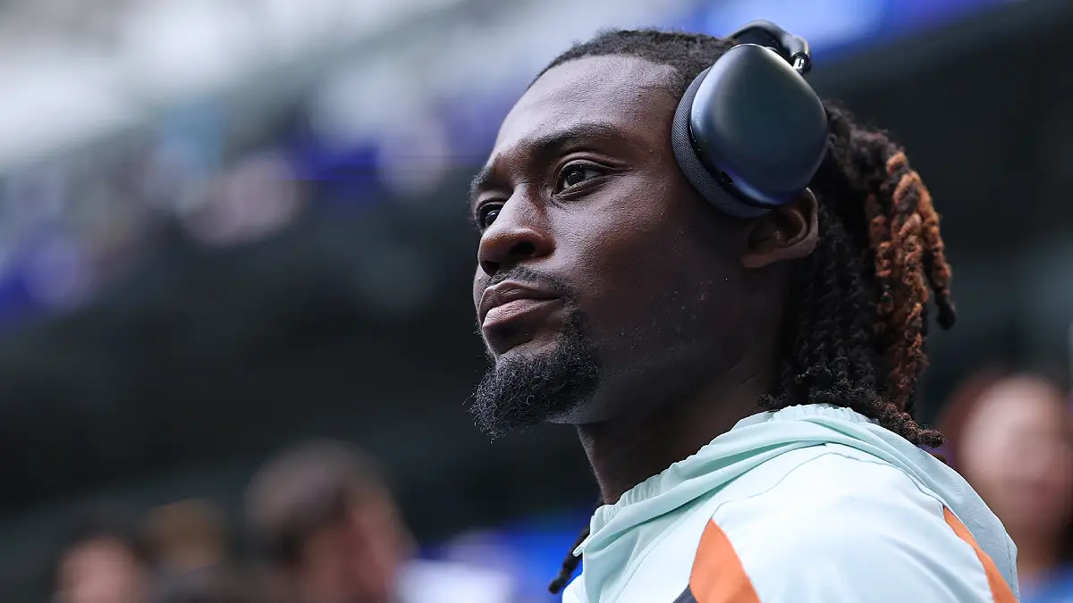 MIAMI GARDENS, FLORIDA - JULY 18: Manu Kone (surveillé par le Real Madrid) #6 of France inspects the pitch before the FIFA World Cup 2026 Bronze Final between France and England at Miami Stadium on July 18, 2026 in Miami Gardens, Florida. (Photo by Buda Mendes/Getty Images)