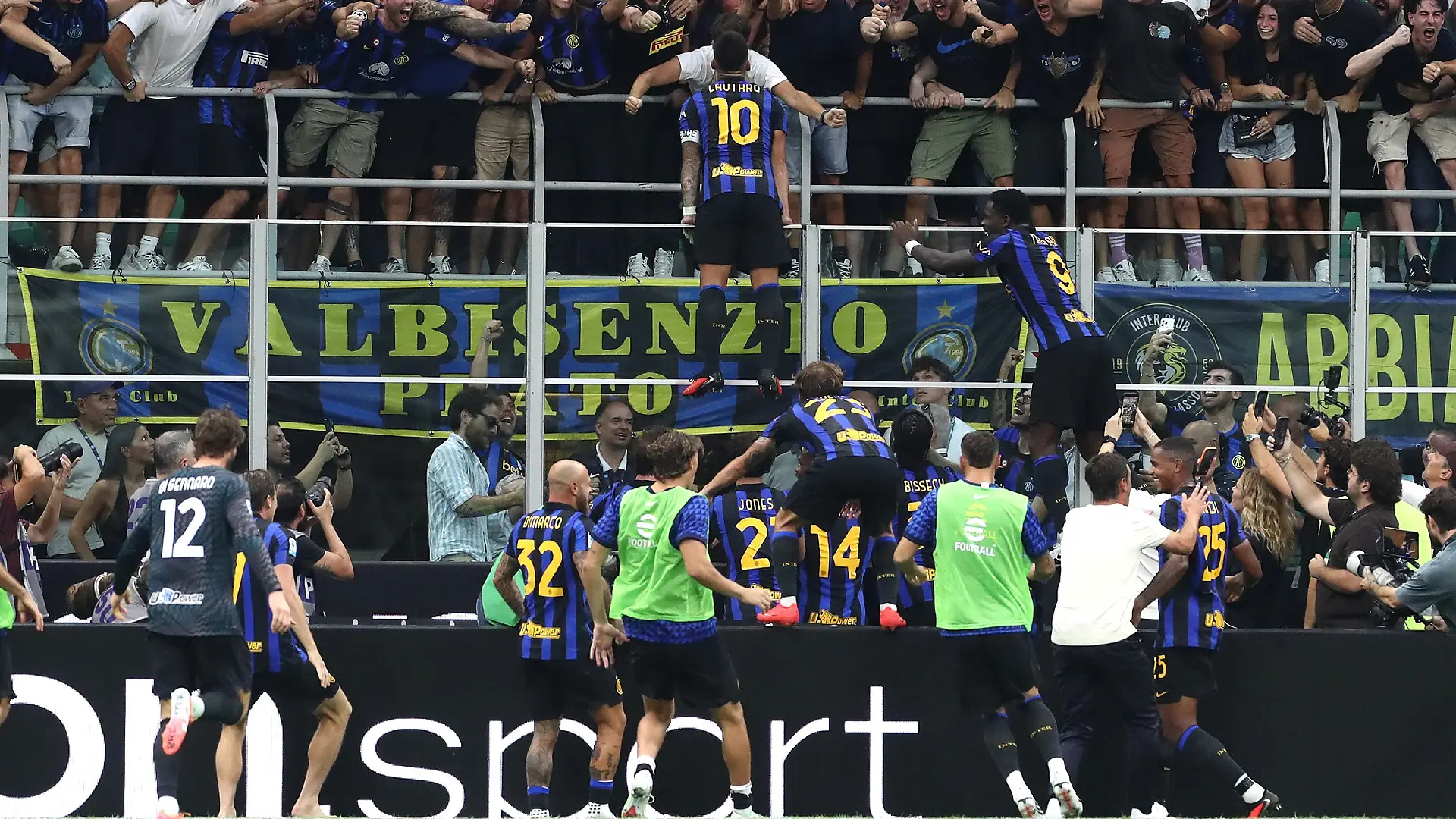 MILAN, ITALY - SEPTEMBER 05: Lautaro Martinez of FC Inter Milan celebrates after scoring their team's third goalduring the Serie A match between FC Internazionale and SSC Napoli at Stadio Giuseppe Meazza on September 05, 2026 in Milan, Italy. (Photo by Marco Luzzani/Getty Images)