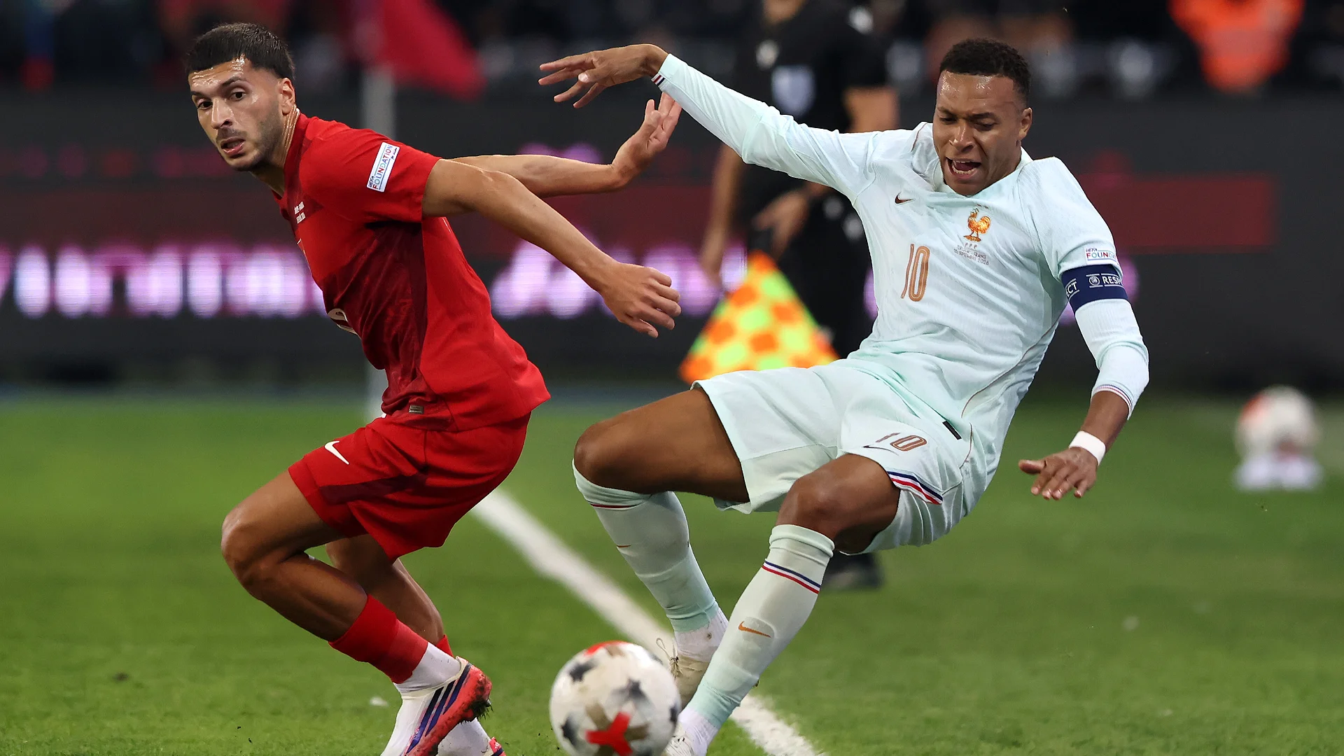 MADRID, ESPAGNE – 12 SEPTEMBRE : Kylian Mbappé (Real Madrid) célèbre son but, le premier de son équipe, avec Jude Bellingham et Vinicius Junior lors du match de LaLiga EA Sports 2026/27 opposant le Real Madrid au Rayo Vallecano de Madrid au stade Santiago Bernabéu le 12 septembre 2026 à Madrid, en Espagne. (Photo : Angel Martinez/Getty Images)