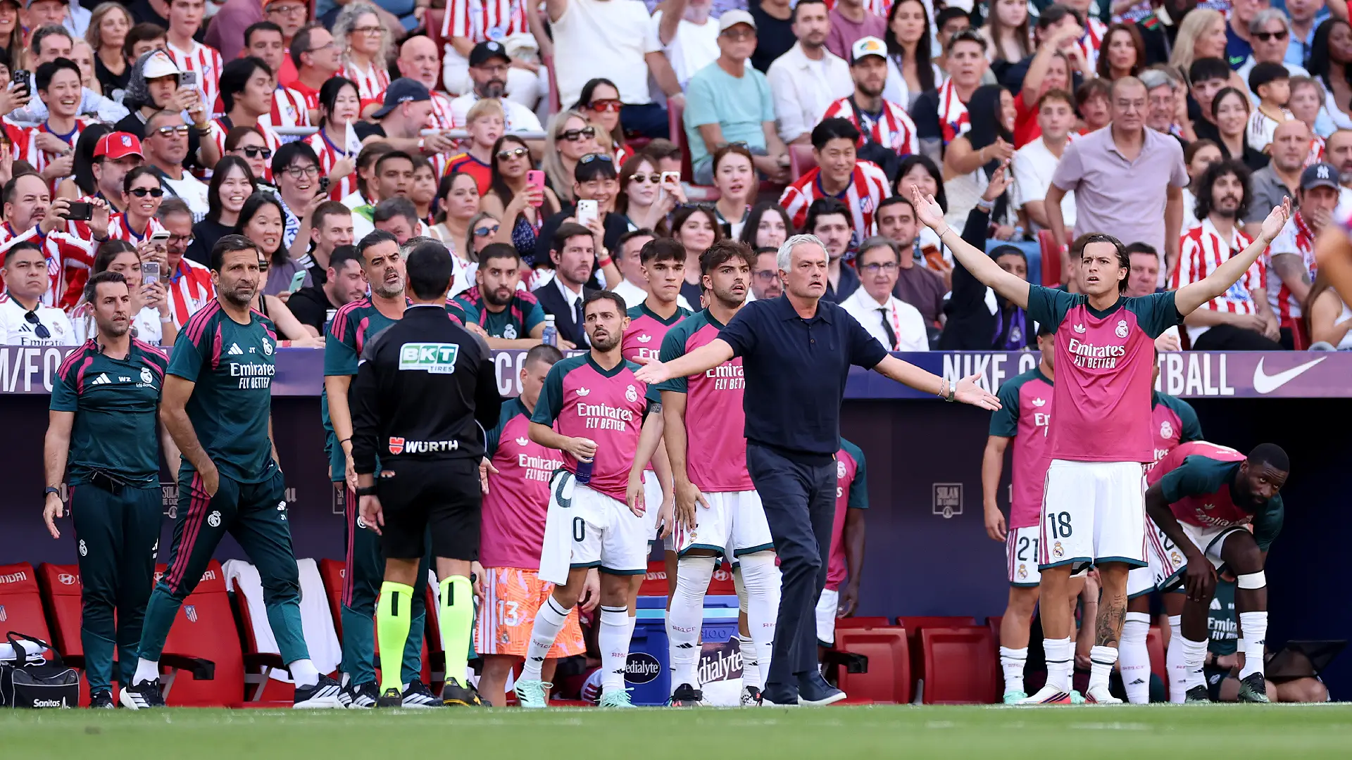 MADRID, SPAIN - SEPTEMBER 20: Jose Mourinho, Manager of Real Madrid, reacts during the LaLiga EA Sports 2026/27 match between Atletico de Madrid and Real Madrid at Riyadh Air Metropolitano on September 20, 2026 in Madrid, Spain. (Photo by Florencia Tan Jun/Getty Images)