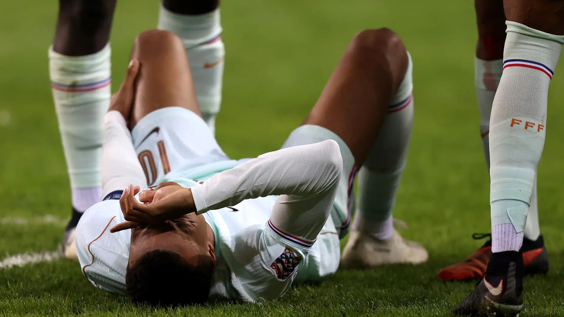 KOCAELI, TURKEY - SEPTEMBER 25: Kylian Mbappe of France reacts as he sustains an injury during the UEFA Nations League 2026/27 group phase match between Türkiye and France at Kocaeli Stadium on September 25, 2026 in Kocaeli, Turkey. (Photo by Burak Kara/Getty Images)