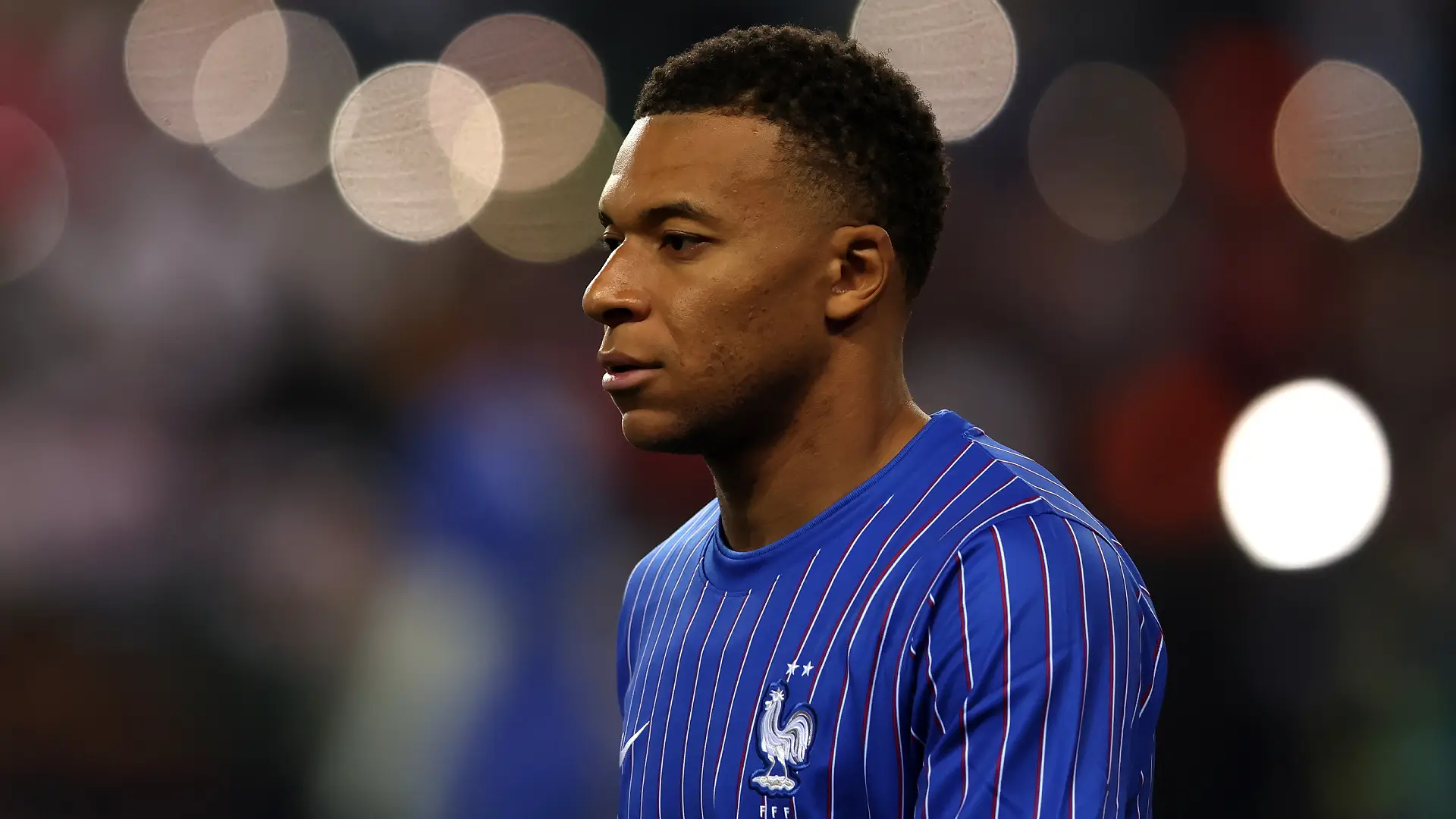 KOCAELI, TURKEY - SEPTEMBER 25: Kylian Mbappe of France warms up before the UEFA Nations League 2026/27 group phase match between Türkiye and France at Kocaeli Stadium on September 25, 2026 in Kocaeli, Turkey. (Photo by Burak Kara/Getty Images)
