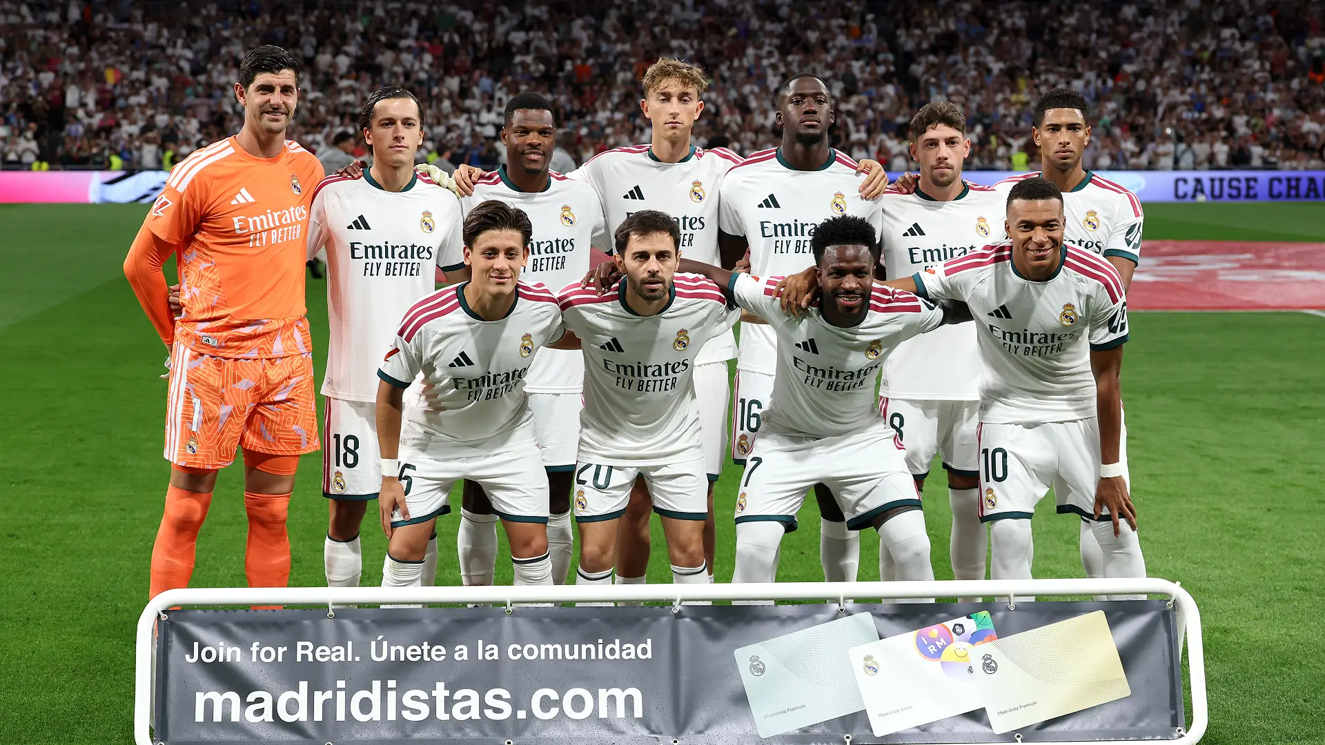 MADRID, SPAIN - AUGUST 26: Real Madrid players pose for a team photograph before during the LaLiga EA Sports 2026/27 match between Real Madrid and Real Sociedad at Estadio Santiago Bernabeu on August 26, 2026 in Madrid, Spain. (Photo by Florencia Tan Jun/Getty Images)