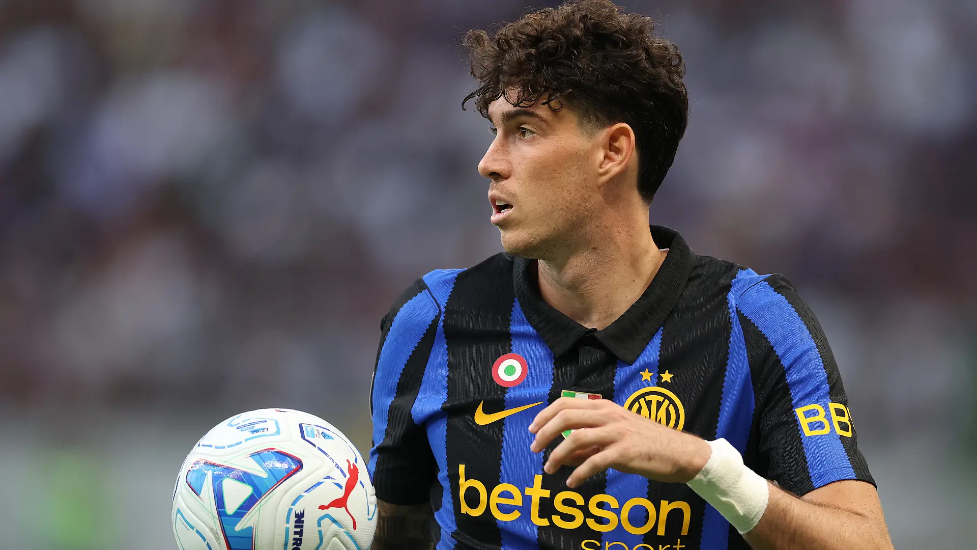MILAN, ITALY - AUGUST 22: Alessandro Bastoni of Internazionale in action during the Serie A match between FC Internazionale and AC Monza at Stadio Giuseppe Meazza on August 22, 2026 in Milan, Italy. (Photo by Claudio Villa/Getty Images)