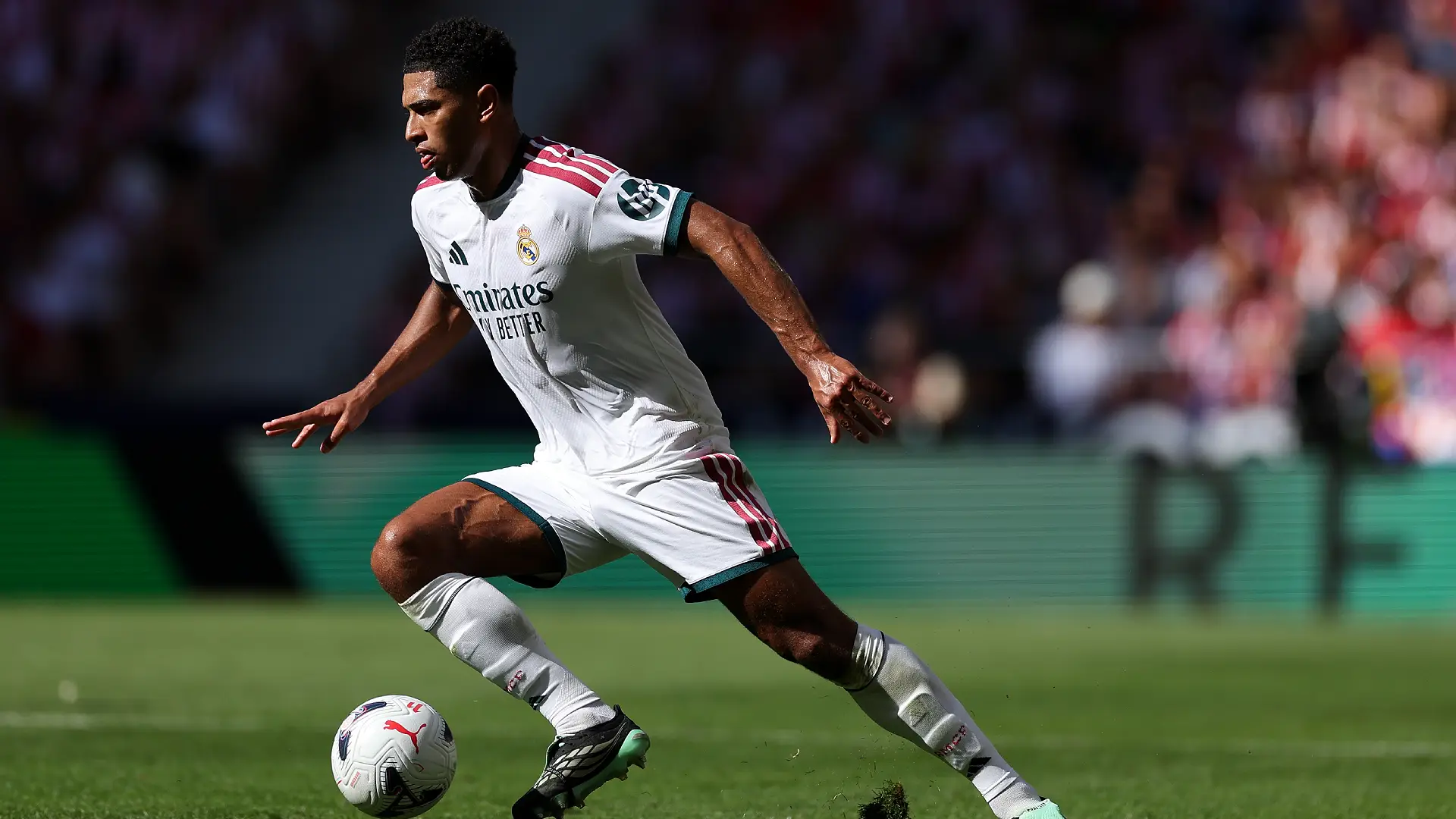 MADRID, SPAIN - SEPTEMBER 20: Jude Bellingham of Real Madrid in action during the LaLiga EA Sports 2026/27 match between Atletico de Madrid and Real Madrid at Riyadh Air Metropolitano on September 20, 2026 in Madrid, Spain. (Photo by Florencia Tan Jun/Getty Images)