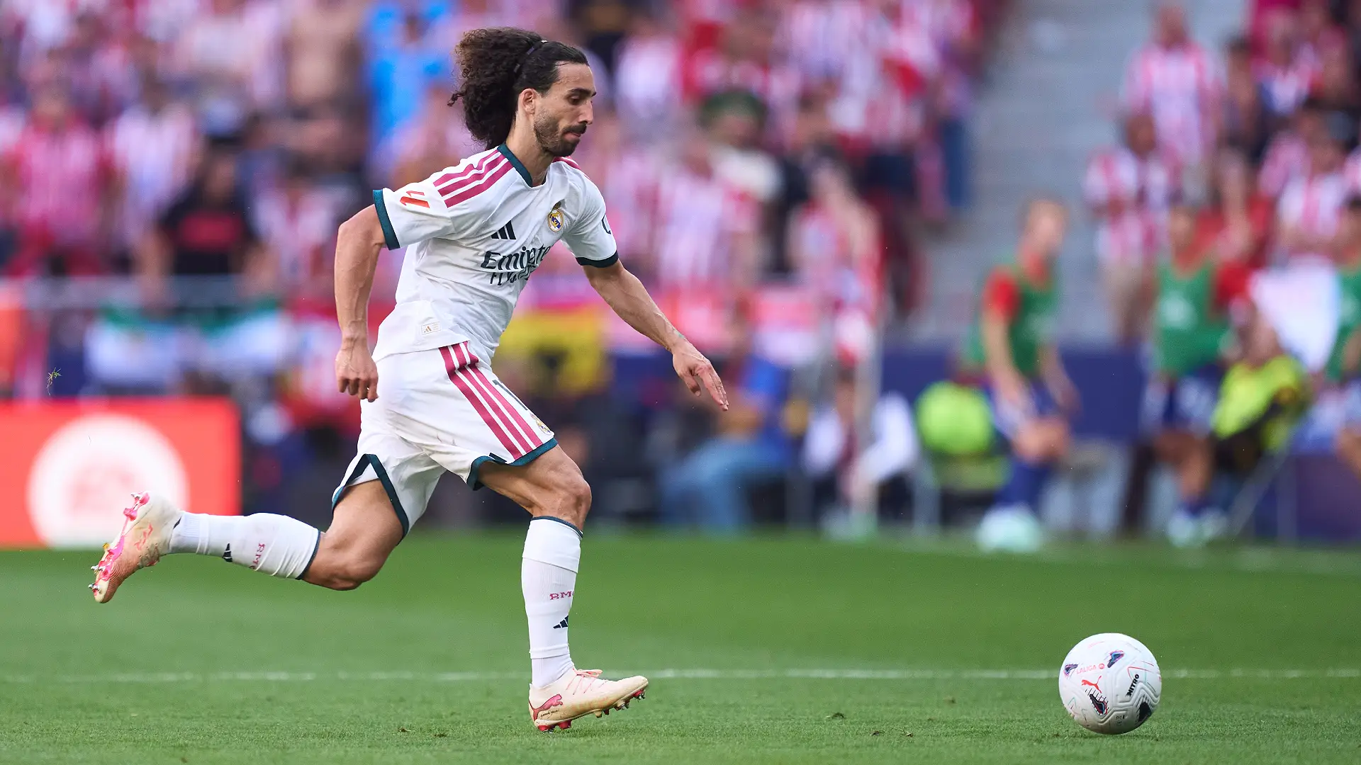 MADRID, SPAIN - SEPTEMBER 20: Marc Cucurella of Real Madrid with the ball during the LaLiga EA Sports 2026/27 match between Atletico de Madrid and Real Madrid at Riyadh Air Metropolitano on September 20, 2026 in Madrid, Spain. (Photo by Mateo Villalba Sanchez/Getty Images)