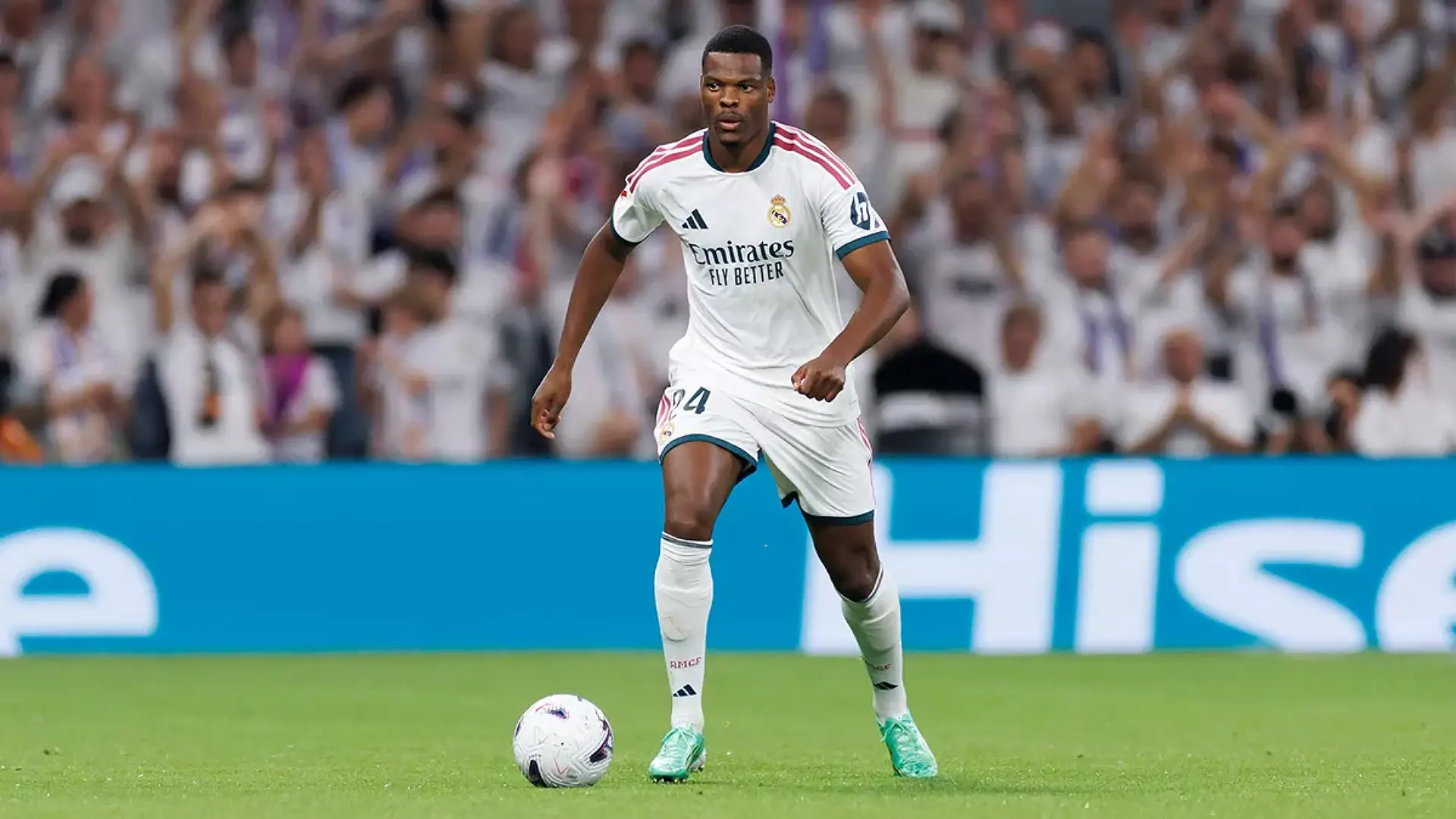 Denzel Dumfries au Santiago Bernabéu avec le Real Madrid. (realmadrid.com)