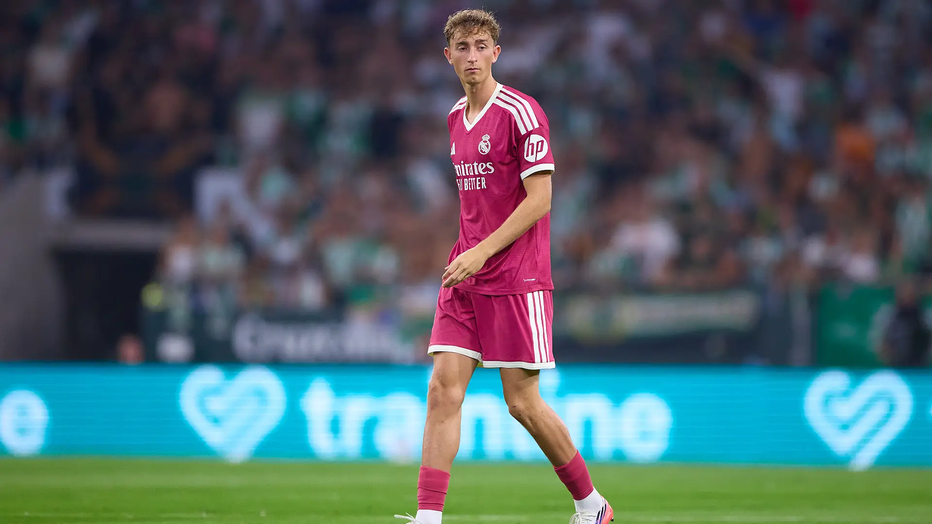 SEVILLE, SPAIN - SEPTEMBER 04: Dean Huijsen of Real Madrid looks on during the LaLiga EA Sports 2026/27 match between Real Betis Balompie and Real Madrid at Estadio La Cartuja on September 04, 2026 in Seville, Spain. (Photo by Fran Santiago/Getty Images)