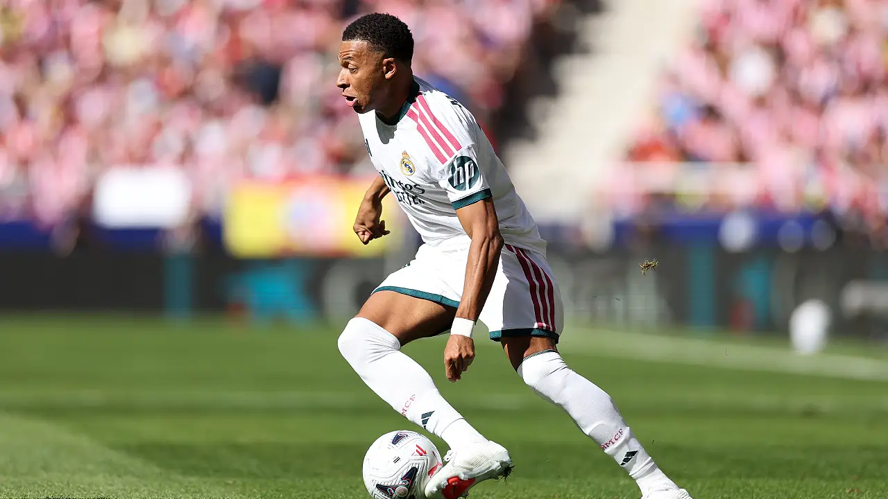 MADRID, SPAIN - SEPTEMBER 20: Kylian Mbappe of Real Madridin action during the LaLiga EA Sports 2026/27 match between Atletico de Madrid and Real Madrid at Riyadh Air Metropolitano on September 20, 2026 in Madrid, Spain. (Photo by Florencia Tan Jun/Getty Images)