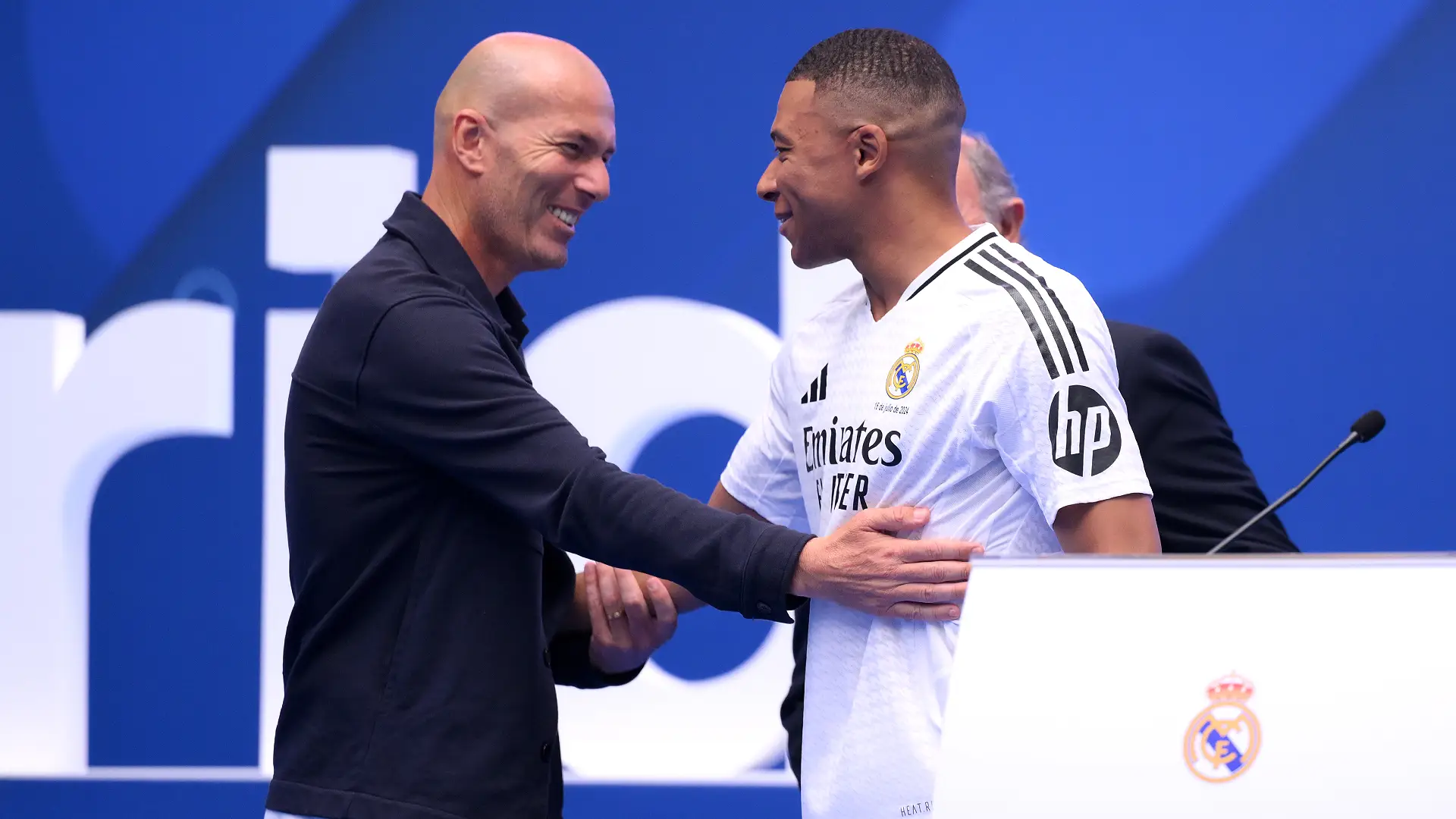 MADRID, SPAIN - JULY 16: Real Madrid new signing, Kylian Mbappe (R) is greeted by former Real Madrid player and coach, Zinedine Zidane as he is unveiled at Estadio Santiago Bernabeu on July 16, 2024 in Madrid, Spain. (Photo by David Ramos/Getty Images)